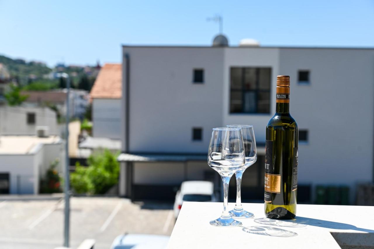 Apartment Laura, Free Parking, Balcony, 4 Ppl Trogir Bagian luar foto