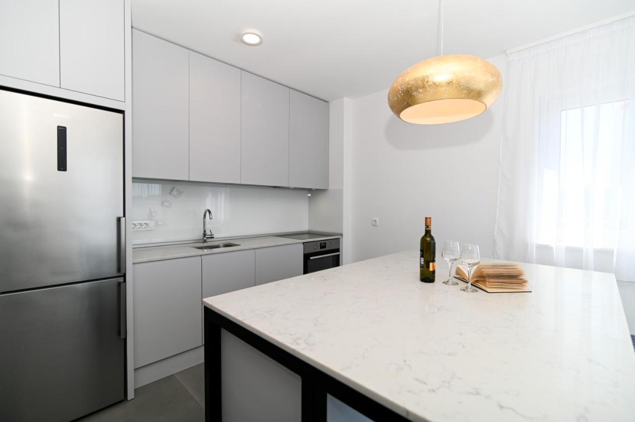 Apartment Laura, Free Parking, Balcony, 4 Ppl Trogir Bagian luar foto