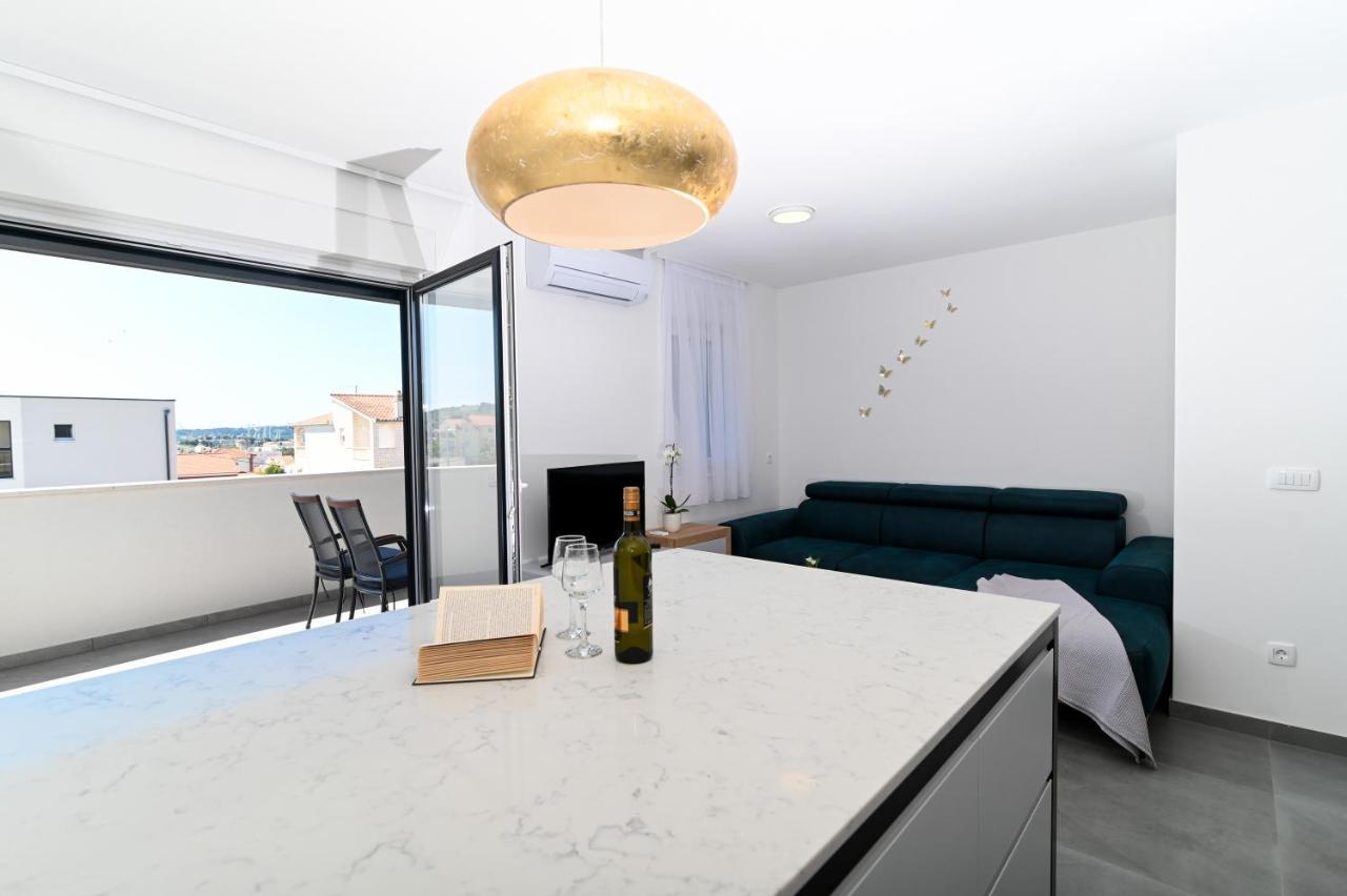 Apartment Laura, Free Parking, Balcony, 4 Ppl Trogir Bagian luar foto
