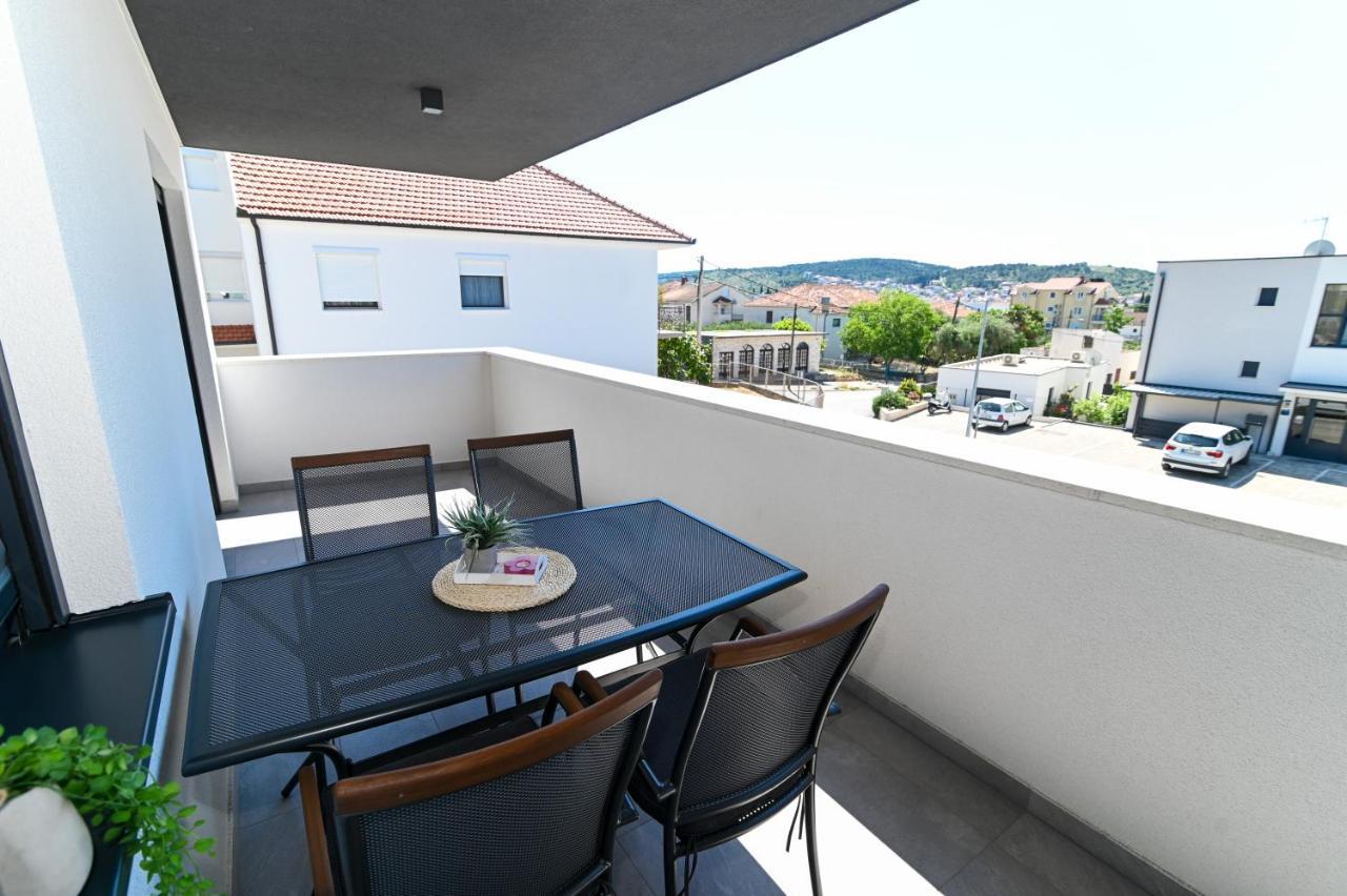 Apartment Laura, Free Parking, Balcony, 4 Ppl Trogir Bagian luar foto