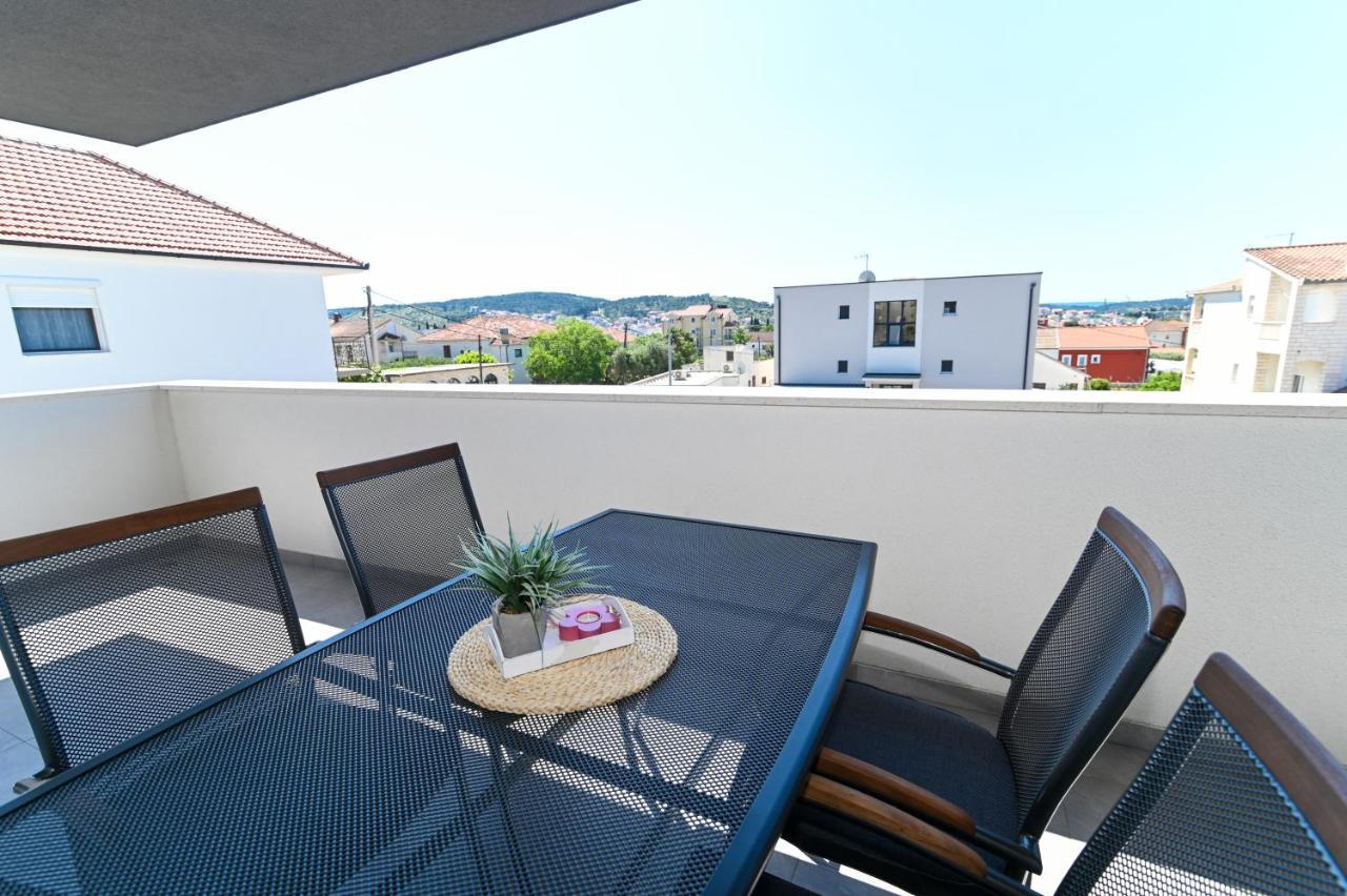 Apartment Laura, Free Parking, Balcony, 4 Ppl Trogir Bagian luar foto