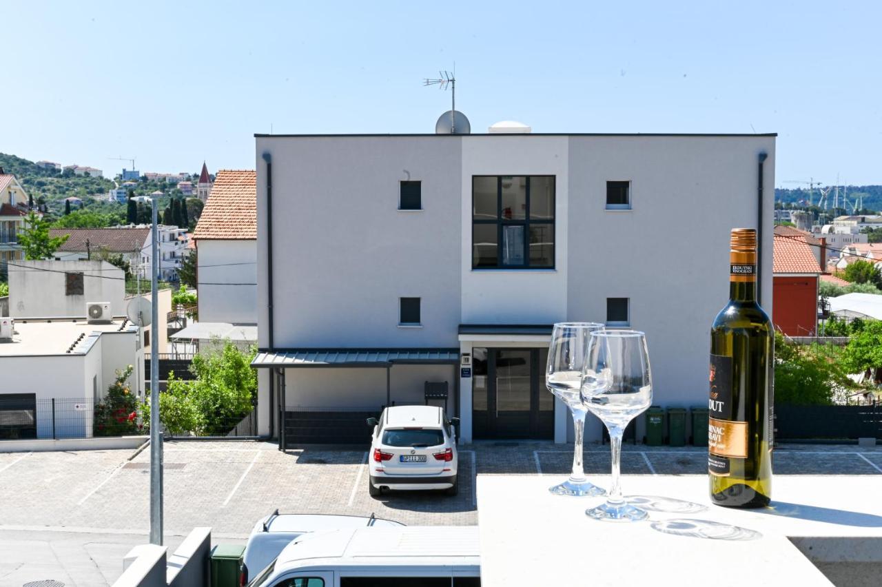Apartment Laura, Free Parking, Balcony, 4 Ppl Trogir Bagian luar foto