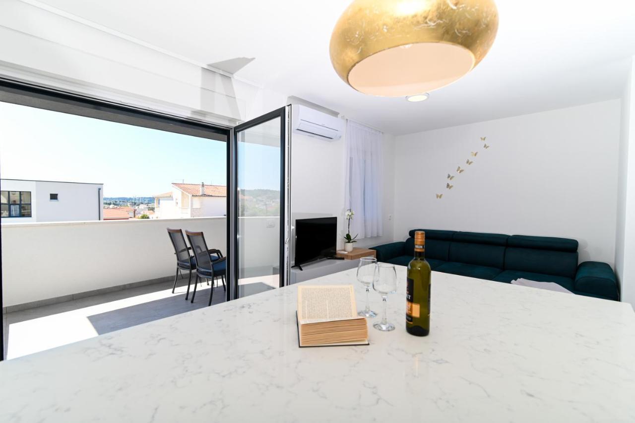 Apartment Laura, Free Parking, Balcony, 4 Ppl Trogir Bagian luar foto