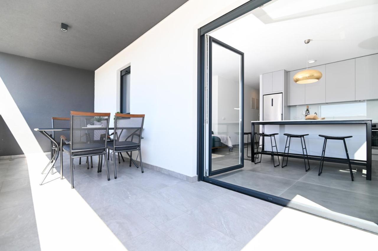 Apartment Laura, Free Parking, Balcony, 4 Ppl Trogir Bagian luar foto