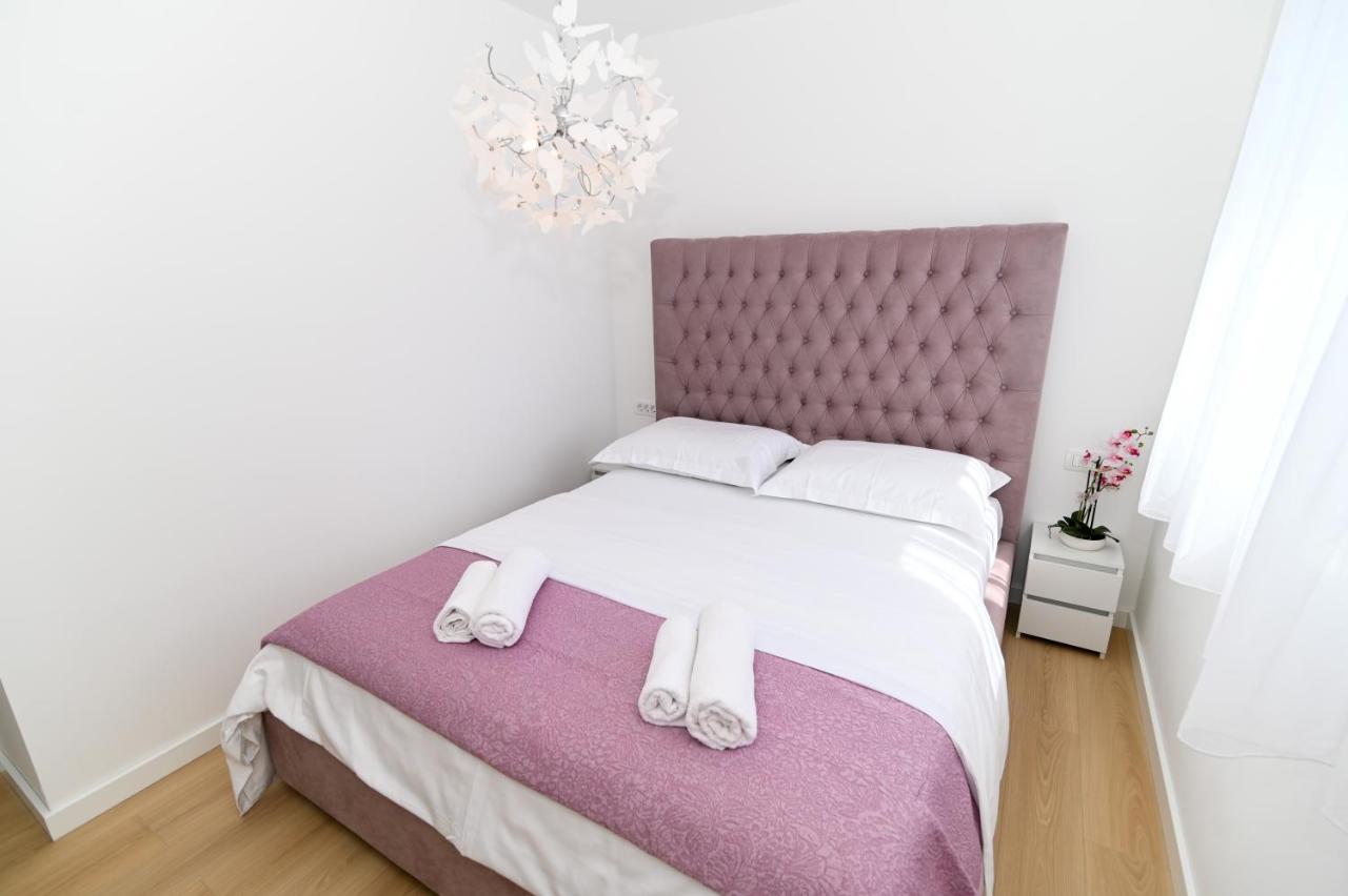 Apartment Laura, Free Parking, Balcony, 4 Ppl Trogir Bagian luar foto