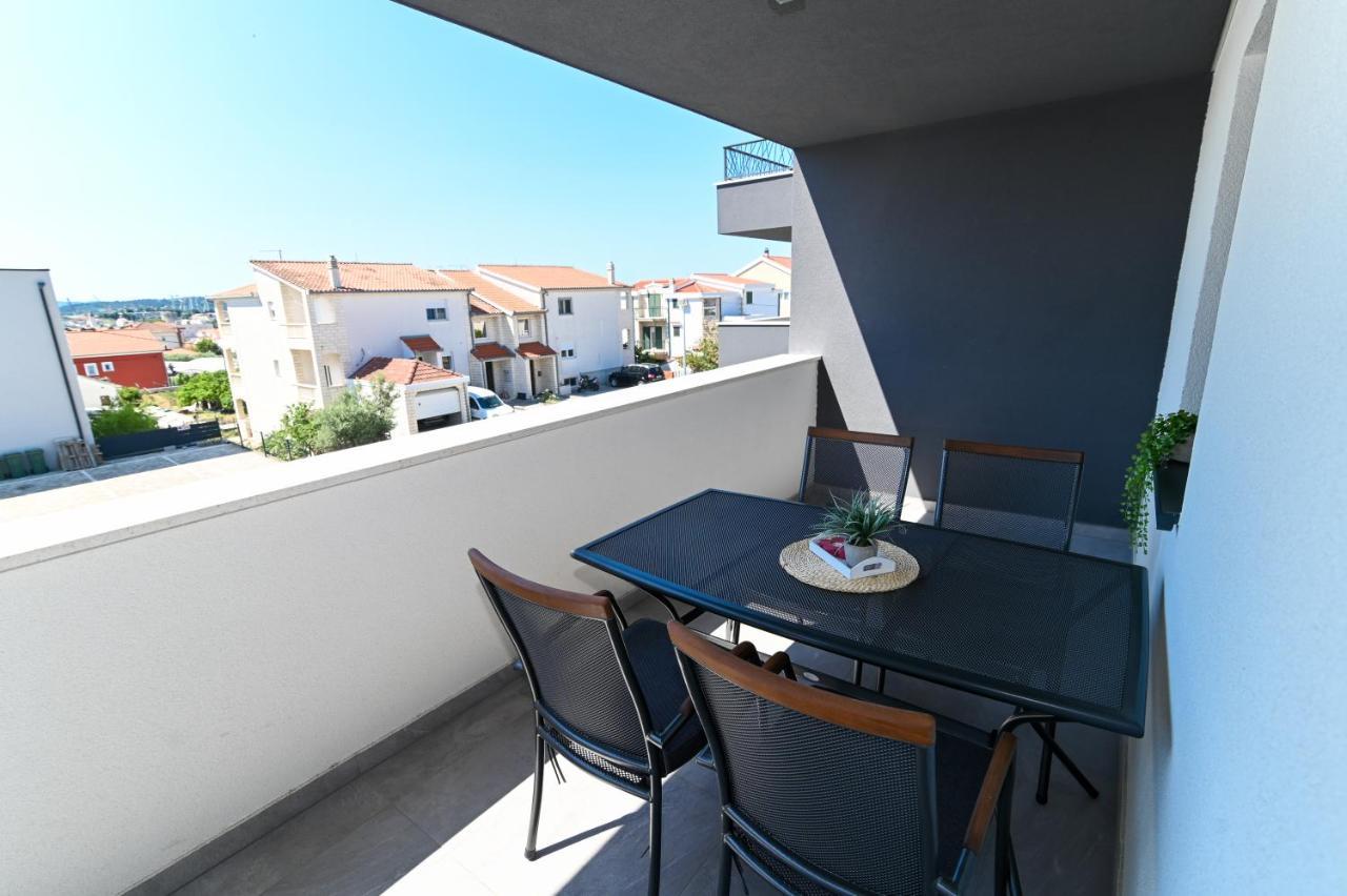 Apartment Laura, Free Parking, Balcony, 4 Ppl Trogir Bagian luar foto