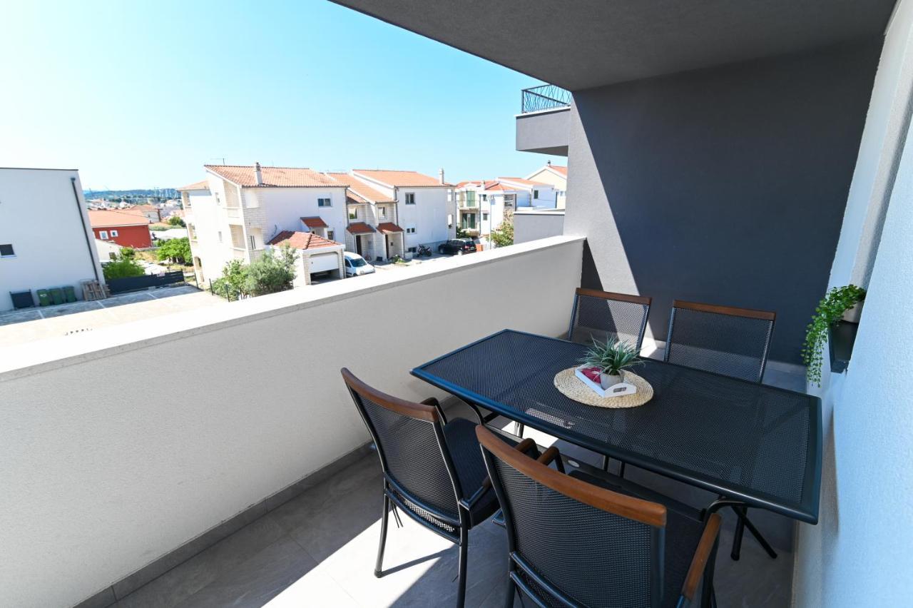 Apartment Laura, Free Parking, Balcony, 4 Ppl Trogir Bagian luar foto