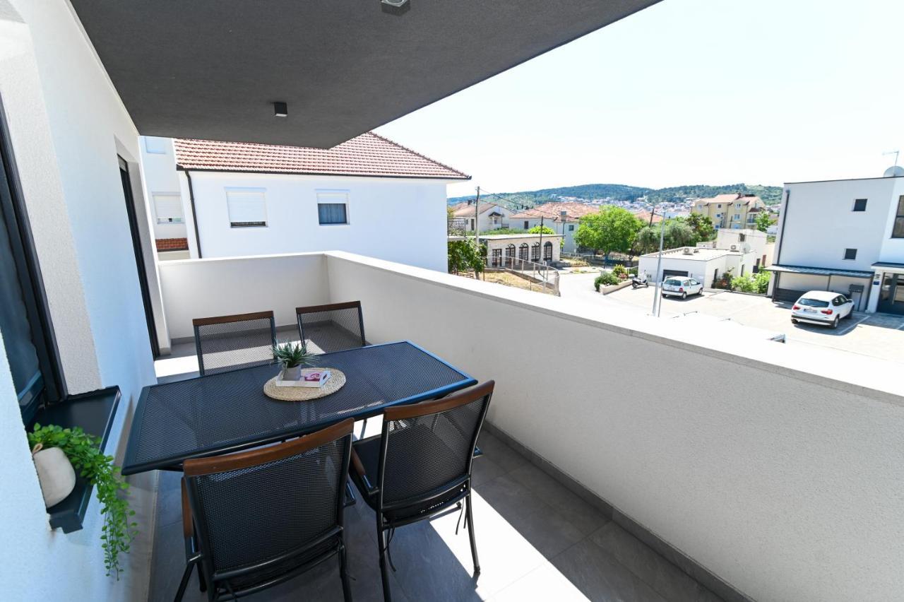 Apartment Laura, Free Parking, Balcony, 4 Ppl Trogir Bagian luar foto